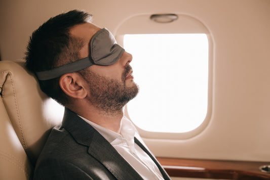 Travel-friendly Bluetooth eye mask helping travelers sleep better with built-in audio and light-blocking features.